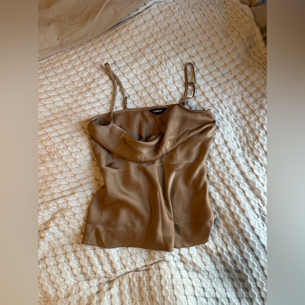 Tan, beige and cream tanks and crops lot